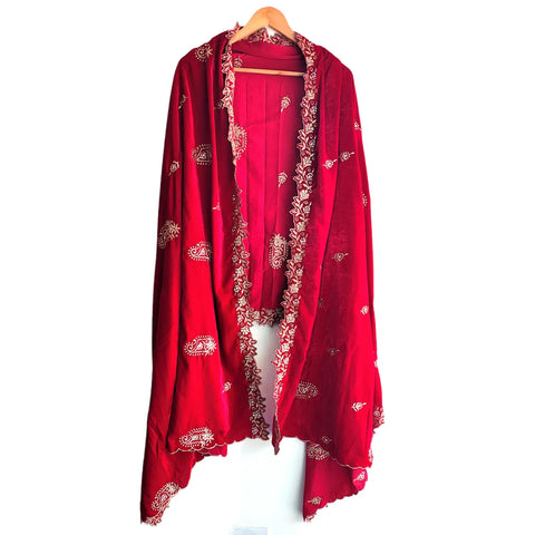 Embroidered pattern close-up on Velvet Dupatta
