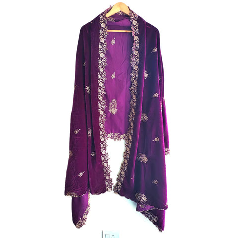 Embroidered pattern close-up on Velvet Dupatta