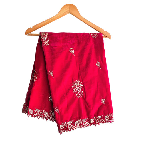 Dupatta styled showing border and print pattern