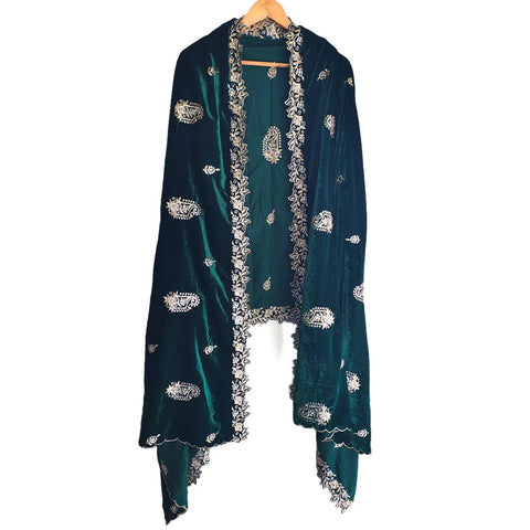 Embroidered pattern close-up on Velvet Dupatta