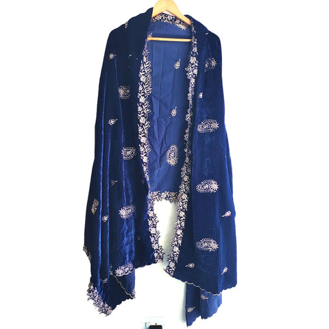 Embroidered pattern close-up on Velvet Dupatta