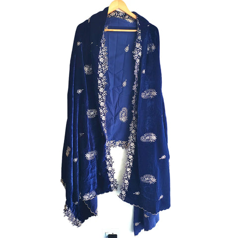 Embroidered pattern close-up on Velvet Dupatta