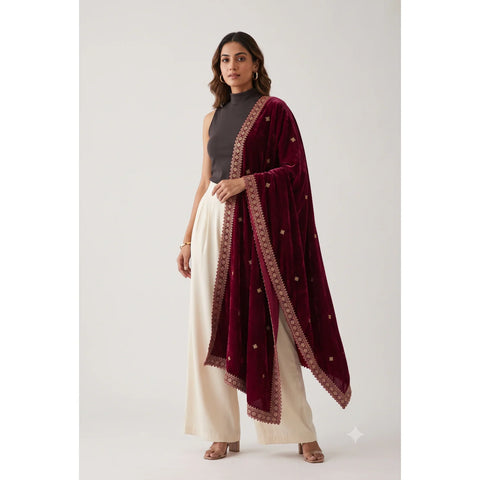 Maroon velvet dupatta worn, close drape view