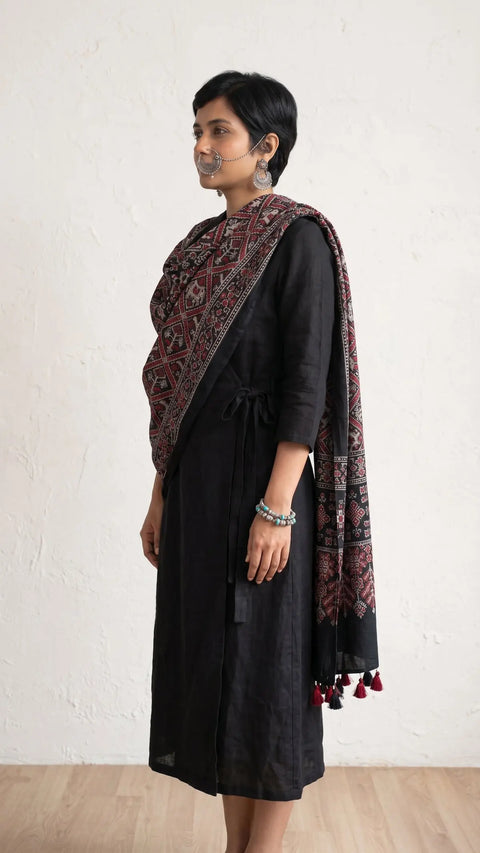 Black Ajrakh cotton stole ISAK16-06B — 55x210 cm traditional dupatta with tassel fringe — Indiascarves