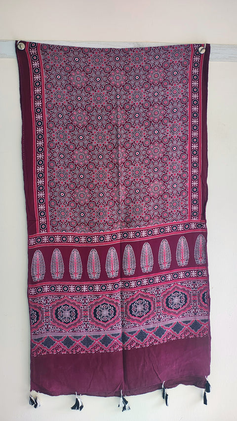 Maroon Ajrakh cotton stole ISAK16-07E — close-up of traditional Ajrakh block print patterns — Indiascarves