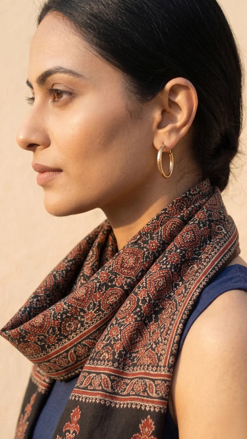 Black Ajrakh printed cotton stole ISAK16-08C — 55x210 cm traditional Indian dupatta with tassels — Indiascarves
