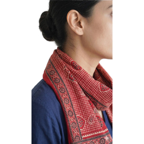 Red Ajrakh printed cotton stole ISAK16-09E — 55x210 cm traditional dupatta with tassel fringe — Indiascarves