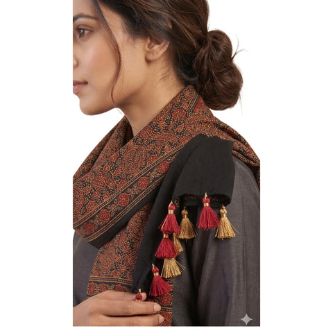 Black Ajrakh printed cotton stole ISAK16-11C — 55x210 cm traditional Indian dupatta with tassels — Indiascarves