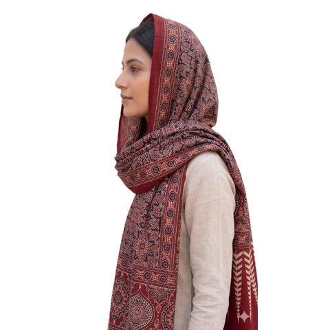 Maroon Ajrakh printed cotton stole ISAK16-13C — 55x210 cm traditional Indian dupatta with tassels — Indiascarves