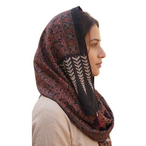 Black Ajrakh printed cotton stole ISAK16-13D — 55x210 cm traditional Indian dupatta with tassels — Indiascarves