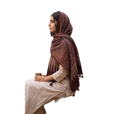 Maroon Ajrakh cotton stole ISAK16-13E worn by model — Kutch hand block print ethnic scarf — Indiascarves