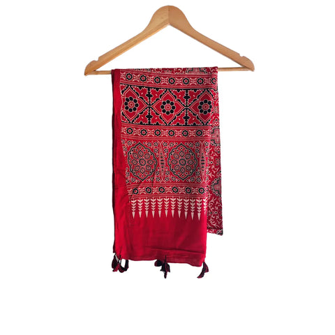 Navy blue Ajrakh cotton stole ISAK16-14C — close-up of indigo base with red and cream patterns — Indiascarves