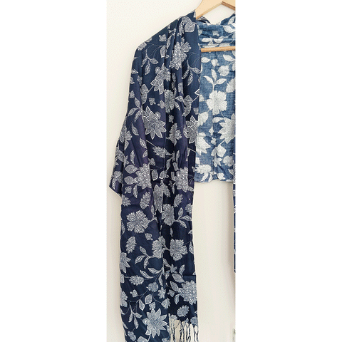 India Scarves Women's Viscose Geoi Design Red,Green,white and green colour Fragrance Stole, 75 Cm x 185 Cm, With Free Hanger