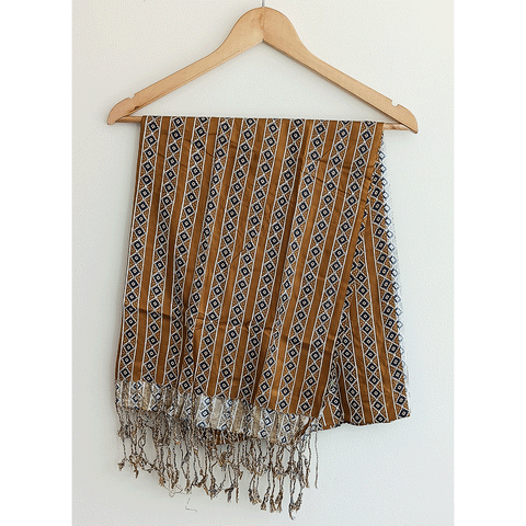 India Scarves Women's Viscose Geoi Design Red,Green,white and green colour Fragrance Stole, 75 Cm x 185 Cm, With Free Hanger