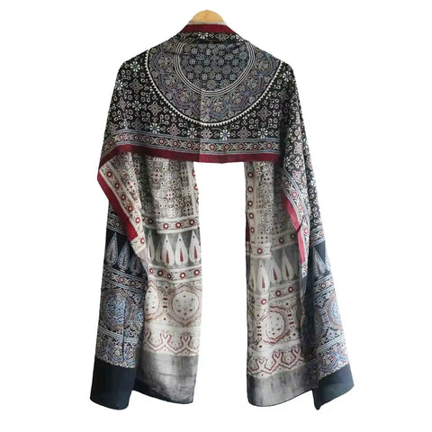 Ajrakh Geometric Motif Close-Up ISYVBH-C03 | Handcrafted Block Print Detail