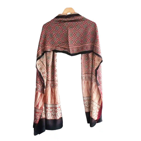 Ajrakh Geometric Motif Close-Up ISYVBH-C10 | Handcrafted Block Print Detail