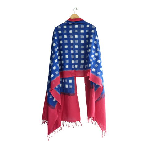 Full flat lay of royal blue Ikkat cotton dupatta with pink border and fringe pallu - ISYVIK-F